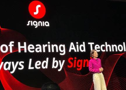 조유리 시그니아 대표가 18일 서울 여의도 콘래드 호텔에서 열린 간담회에서 발표를 하고 있다. 사진 이미선 기자.