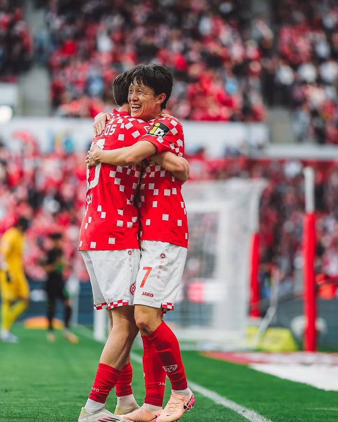 19일 볼프스부르크전 시즌 7호 골을 넣고 환호하는 마인츠 이재성. 사진=마인츠 SNS