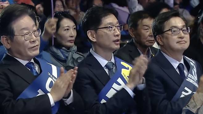 경선 연설회에 나란히 참석한 이재명, 김경수, 김동연 후보. (델리민주 유튜브)