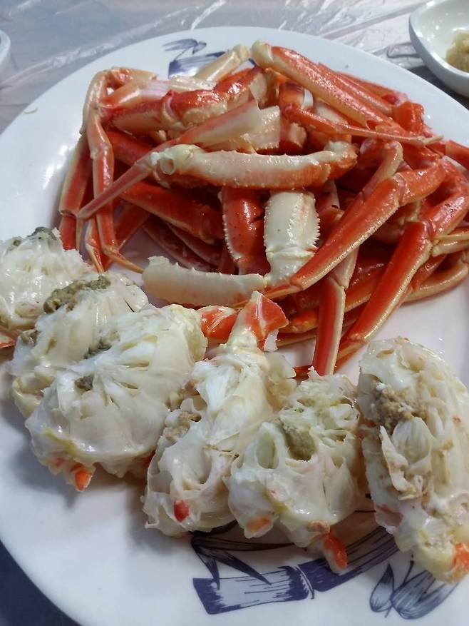 요리조리 해도 맛있는 대게지만, '선수'들이 최고로 치는 건 대게 찜이다.