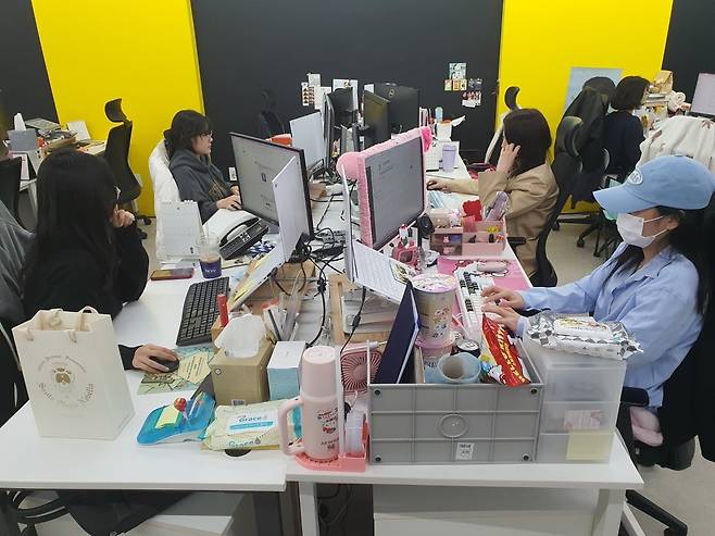 로컬 사업본부 직원들이 업무에 매진하고 있다. 윤현주 기자