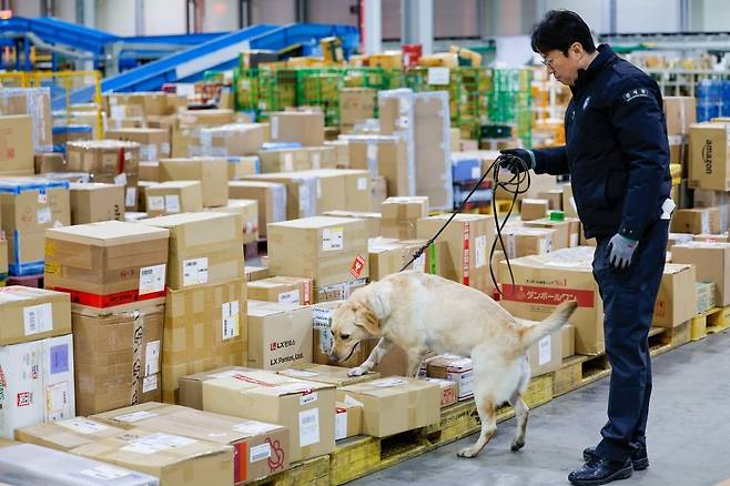 인천 중구 인천공항본부세관 특송물류센터. 사진=뉴스1