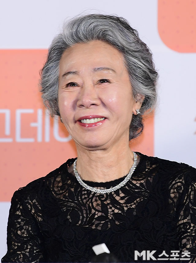 윤여정은 최근 할리우드 신작 영화 ‘결혼 피로연’ 개봉을 앞두고 진행된 해외 매체 인터뷰에서 큰아들이 커밍아웃을 했던 이야기와 이후 미국에서 올린 동성 결혼식을 처음으로 공개했다. 사진=김영구 기자