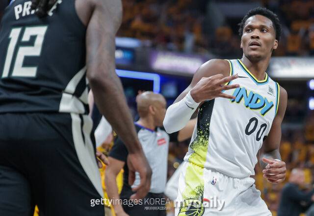 매서린이 3점포를 터뜨린 뒤 세리머니하고 있다. /게티이미지코리아