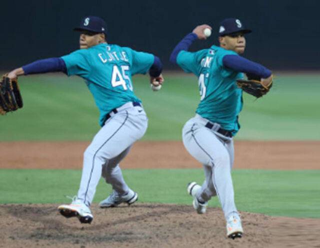 양손 투수으로 공을 던지는 세인자. /시애틀 제공