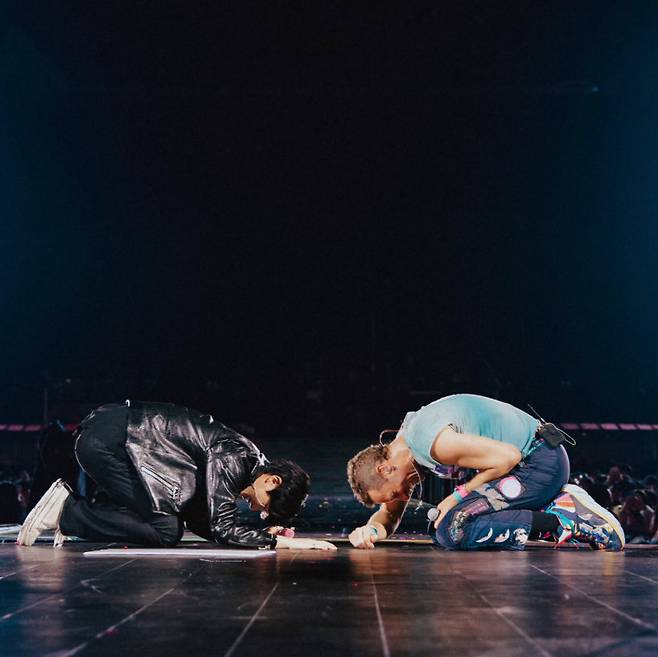 사진=방탄소년단 진 공식 계정