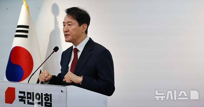 [서울=뉴시스] 고범준 기자 = (기사와 무관한 사진) 오세훈 서울시장이 12일 서울 영등포구 국민의힘 중앙당사에서 제21대 대통령 선거 불출마 선언 긴급 기자회견을 하고 있다. 2025.04.12. bjko@newsis.com