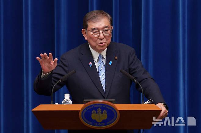 [도쿄=AP/뉴시스]지난 1일 이시바 시게루 일본 총리가 도쿄 총리 관저에서 기자회견하고 있다. 2025.04.20.