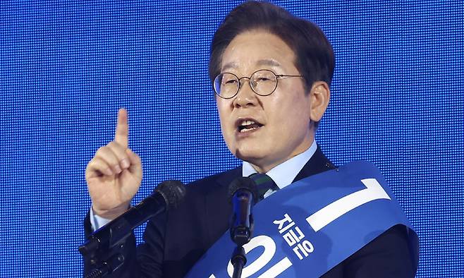 이재명 더불어민주당 대선 경선 후보가 19일 충북 청주체육관에서 열린 제21대 대통령선거 후보자 선출을 위한 충청권 합동연설회에서 정견발표를 하고 있다. 뉴스1