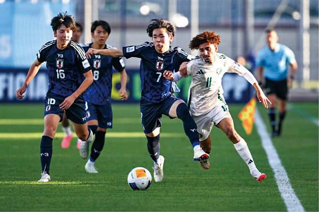 일본과 사우디아라비아의 경기 장면(김도윤 왼쪽 두 번째) ⓒAFC 홈페이지 캡처
