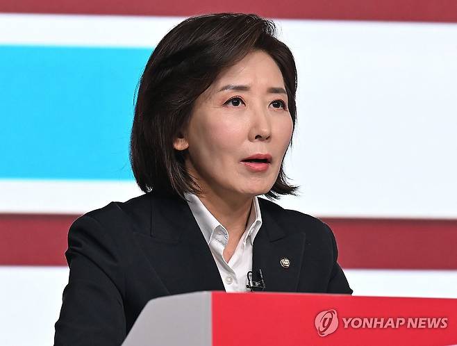 발언하는 국민의힘 B조 나경원 후보 (서울=연합뉴스) 20일 서울 강서구 ASSA아트홀에서 열린 국민의힘 제21대 대통령 후보자 1차 경선 조별 토론회에서 B조 나경원 후보가 발언하고 있다. 2025.4.20 [국회사진기자단] photo@yna.co.kr