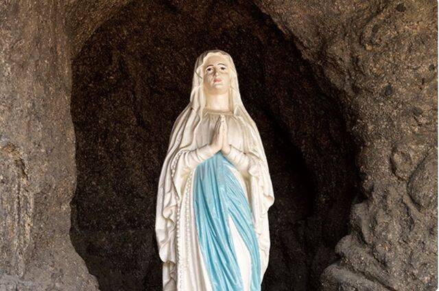 대구 성모당에 모셔져 있는 루르드의 성모상. 천주교대구대교구 홈페이지 갈무리.