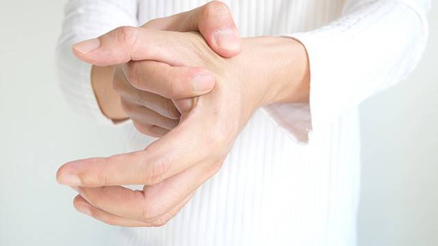 손가락 통증은 다양한 원인에 의해 나타날 수 있다|출처: 게티이미지뱅크