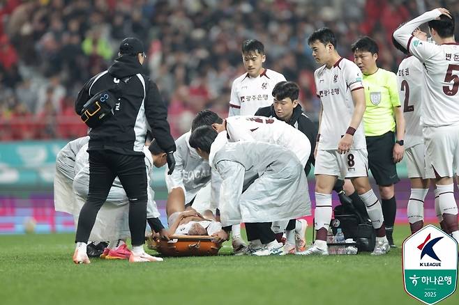 FC서울전에서 부상을 당한 안영규. (한국프로축구연맹 제공)