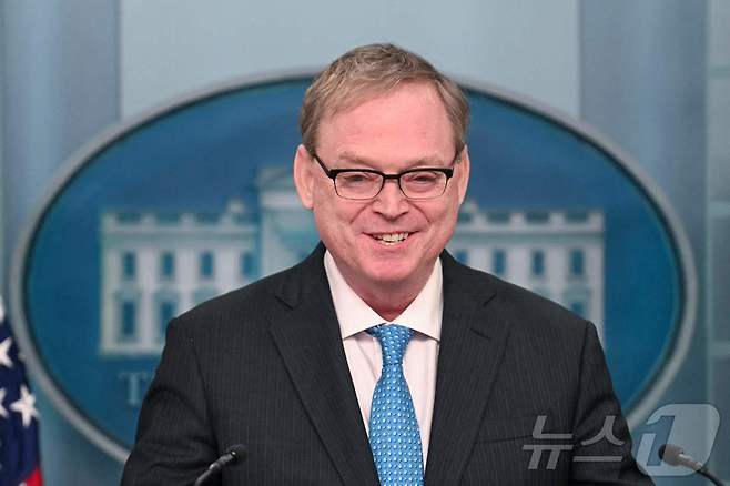 케빈 해셋 백악관 국가경제위원회(NEC) 위원장이 백악관 에서 브리핑을 하고 있다. 2025.02.21 ⓒ AFP=뉴스1 ⓒ News1 우동명 기자