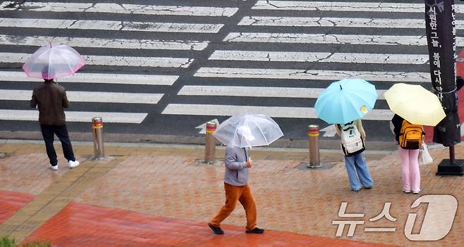 봄비 내리는 날. 2025.4.14/뉴스1 ⓒ News1 신성훈 기자