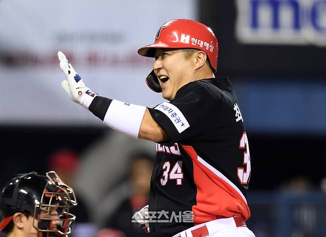 KIA 최형우가 6번타자로 내려가고 싶어한다. ‘부담’이 이유가 아니다. 팀을 위한 선택이다. 잠실 | 박진업 기자 upandup@sportsseoul.com