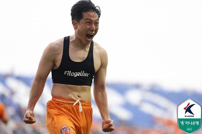 제주 남태희가 20일 포항전에서 득점 후 환호하고 있다. 사진 | 한국프로축구연맹