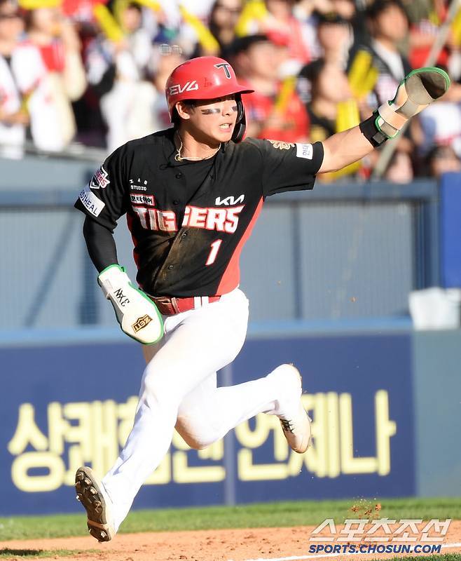 빠른 발로 두산 배터리를 정신없이 흔든 리드오프 박찬호.