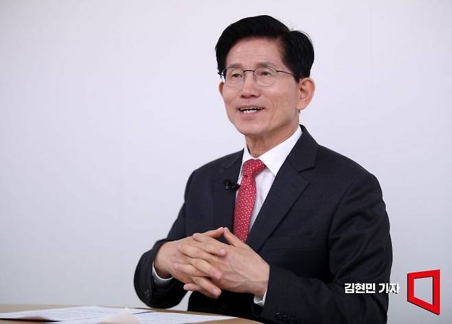 김문수 국민의힘 대통령선거 경선 후보가 18일 서울 여의도 캠프 사무실에서 아시아경제와 인터뷰를 하고 있다. 2025.4.18 김현민 기자