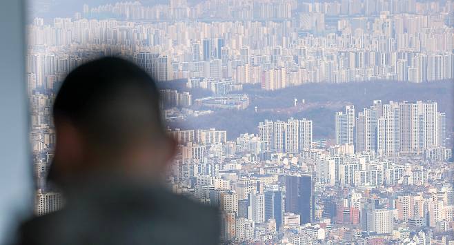 서울 송파구 롯데월드타워에서 바라본 강남 아파트 단지 모습./뉴스1