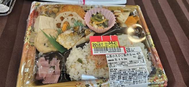 7fed8273b58668f051ed86e540817473c17d4f38e931e8e7432ad3f1fbb8a093