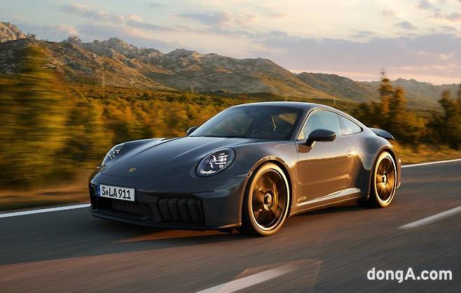 포르쉐 911 카레라 GTS(2025 세계 올해의 고성능차)