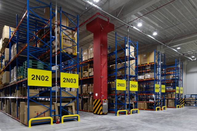 보충용 재고와 타이어 호텔이 위치한 서브 센터. 한국토요타 제공