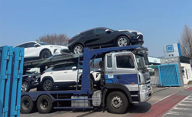 4월 3일 찾은 한국GM 부평 공장 전경. 새로 조립된 차들이 보인다. /서일원 기자