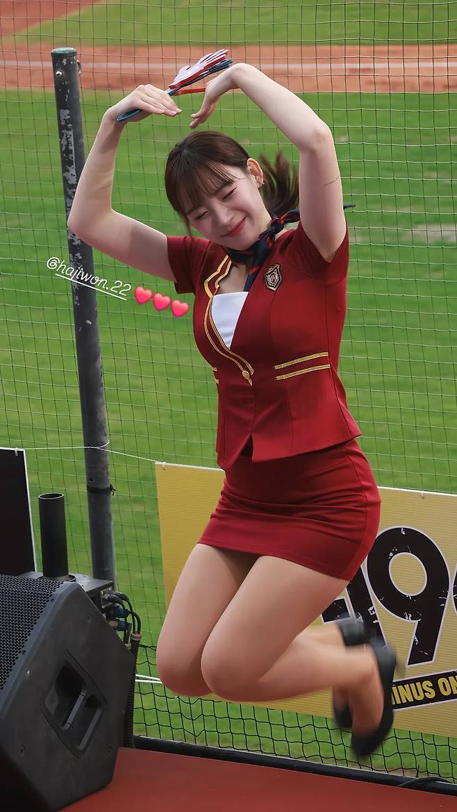 hajiwon.22_20250421_18.jpg 승무원복 입은 하지원 치어리더.mp4