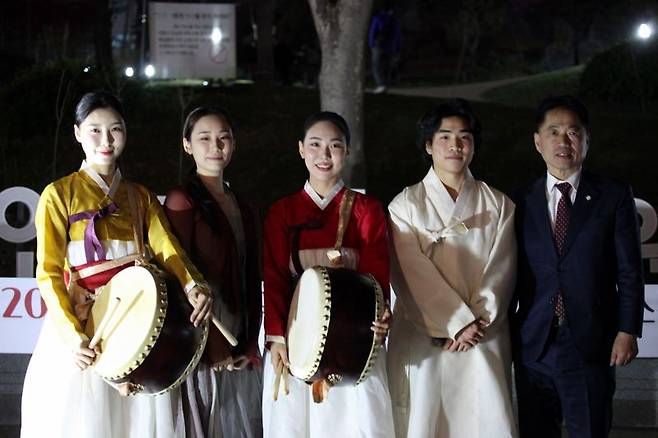 영동세계국악엑스포 성공기원 버스킹 공연 열려