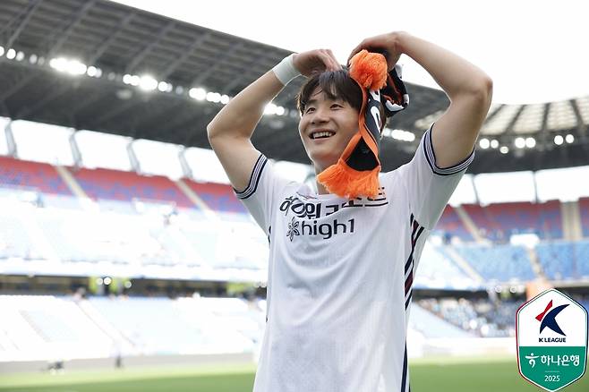 신민하(강원FC). 한국프로축구연맹 제공