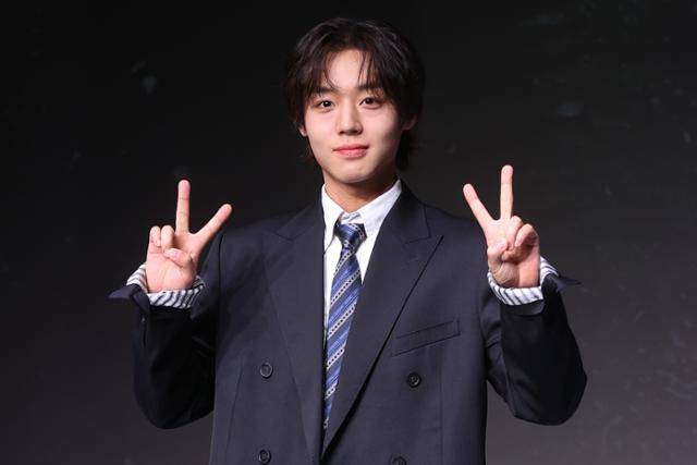 배우 박지훈이 21일 서울 마포구 호텔 나루 엠갤러리에서 열린 넷플릭스 '약한영웅 Class 2' 제작발표회에서 포즈를 취하고 있다. 연합뉴스