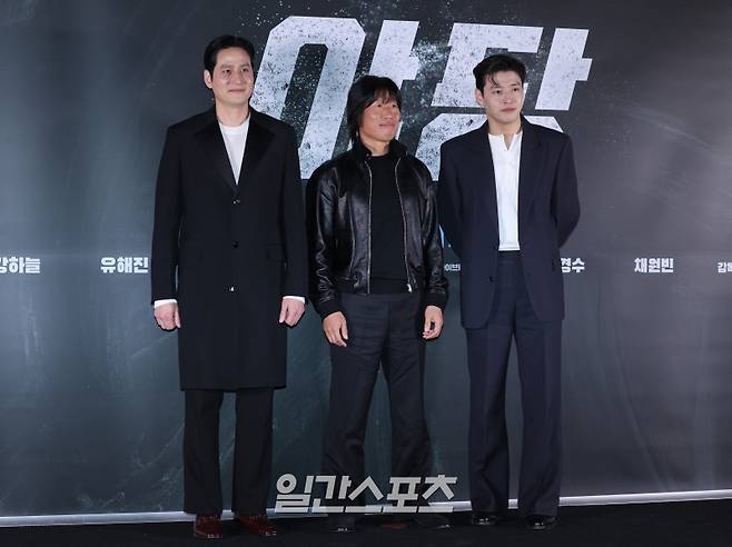 배우 박해준, 유해진, 강하늘이 7일 오후 서울 강남구 메가박스 코엑스점에서 열린 영화 '야당' 언론배급시사회 및 기자간담회에 참석해 포즈를 취하고 있다. '야당’은 대한민국 마약판을 설계하는 브로커 ‘야당’, 더 높은 곳에 오르려는 ‘검사’, 마약 범죄 소탕에 모든 것을 건 ‘형사’가 서로 다른 목적을 가지고 엮이며 펼쳐지는 범죄 액션 영화. 오는 오는 23일 개봉. 서병수 기자 qudtn@edaily.co.kr /2025.04.07/