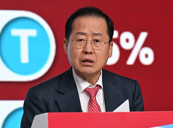 20일 서울 강서구 ASSA아트홀에서 열린 국민의힘 제21대 대통령 후보자 1차 경선 조별 토론회에서 B조 홍준표 후보가 발언하고 있다.  [사진=연합뉴스]