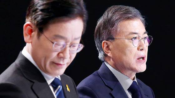 이재명 더불어민주당 경선후보와 문재인 전 대통령. 연합뉴스