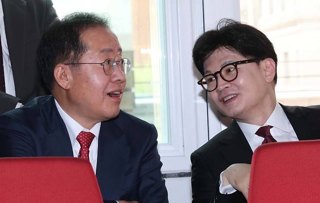 국민의힘 대선 경선에 출마한 홍준표 후보(왼쪽), 한동훈 후보. / 사진=연합뉴스