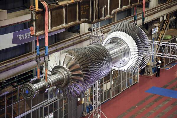 가스터빈의 핵심 구성품인 로터 조립체. 두산에너빌리티