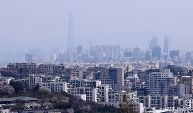 (서울=뉴스1) 박지혜 기자 = 지난달 서울 지역 아파트 매매 거래량이 지난 1월과 비교할 때 2배 이상 증가한 것으로 나타났다.  . /사진=(서울=뉴스1) 박지혜 기자