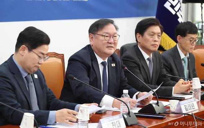[서울=뉴시스] 조성봉 기자= 김태년 더불어민주당 경제안보특위 위원장이 27일 오전 서울 여의도 국회에서 열린 '민주당, 기업 손잡고 트럼프 통상 파고 넘는다'  경제안보특별위원회 간담회에서 발언을 하고 있다. 2025.02.27. suncho21@newsis.com /사진=조성봉