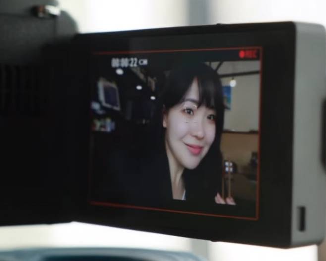 캐논코리아 ‘파워샷(PowerShot) V1’으로 브이로그를 촬영하는 모습. [캐논 코리아 유튜브]