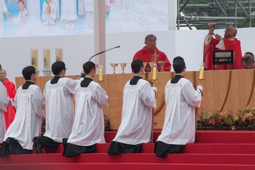 프란치스코 교황이 2014년 8월 16일 서울 광화문광장에서 를 집전하고 있다. 세계일보 자료사진