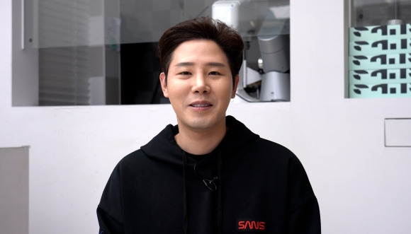 15일 서울 종로구 익선동에서 ‘산스카페’를 운영하는 김경훈 웨이크 대표가 서울신문과의 인터뷰에서 답하고 있다. 2025.04.15 김종선 기자