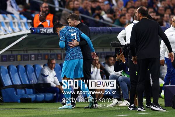 ▲ 2022 카타르 월드컵 본선을 앞두고 올림피크 마르세유와의 챔피언스리그에서 안와 골절 부상을 당했던 손흥민, 안면 보호 마스크를 착용하고 16강 진출을 이끌었다. 토트넘으로 복귀한 뒤에도 한동안 마스크를 쓰고 뛰었다.