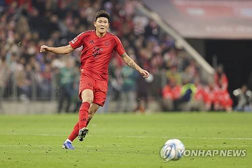 이적시장 전문 기자 파브리치오 로마노가 21일(한국시간) 김민재가 바이에른 뮌헨을 떠날 수 있다고 전했다.&nbsp;  바이에른 뮌헨 소식을 전하는 'FC바이에른 브라릴레이루'는 이를 인용하면서 김민재가 여름에 뮌헨을 떠날 가능성이 있으며 현실적인 일이라고 밝혔다.&nbsp;연합뉴스
