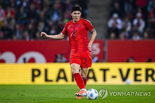 이적시장 전문 기자 파브리치오 로마노가 21일(한국시간) 김민재가 바이에른 뮌헨을 떠날 수 있다고 전했다.&nbsp;  바이에른 뮌헨 소식을 전하는 'FC바이에른 브라릴레이루'는 이를 인용하면서 김민재가 여름에 뮌헨을 떠날 가능성이 있으며 현실적인 일이라고 밝혔다.&nbsp;연합뉴스