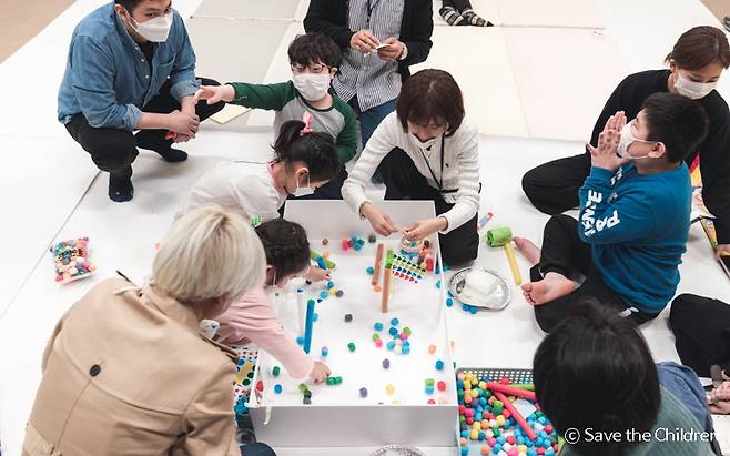광주시 72호 도담노닐터 아동 주도 디자인 워크숍서 놀이터 모형 만드는 아이들 [세이브더칠드런 제공. 재판매 및 DB 금지]