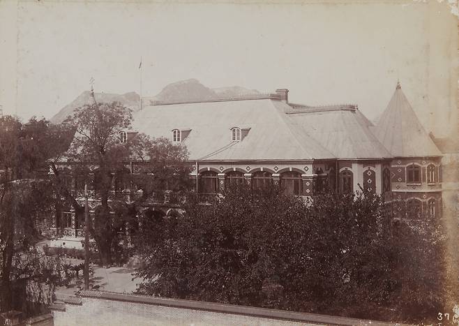 1902년경 덕수궁 돈덕전 모습  국립현대미술관 소장 자료 [국가유산청 궁능유적본부 제공. 재판매 및 DB 금지]