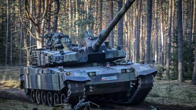 폴란드에서 훈련중인 K2