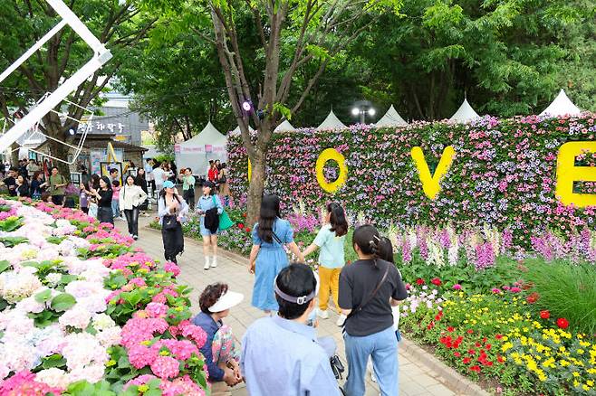 지난해 개최된 제3회 유성 봄꽃 전시회 주간 사진. (사진= 대전 유성구)